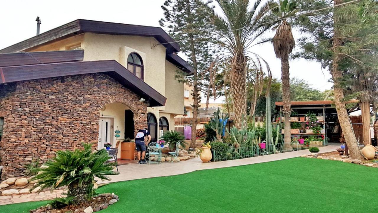 Desert Bird Guest House Arad Exterior foto